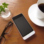 Qi(チィ)という、スマホなどのワイヤレス給電(チャージャー)の業界規格について
